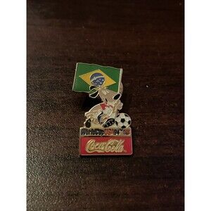 1994 USA World Cup Coca-Cola Stryker Dog Mascot‎ Brazil Flag Lapel Hat Pin